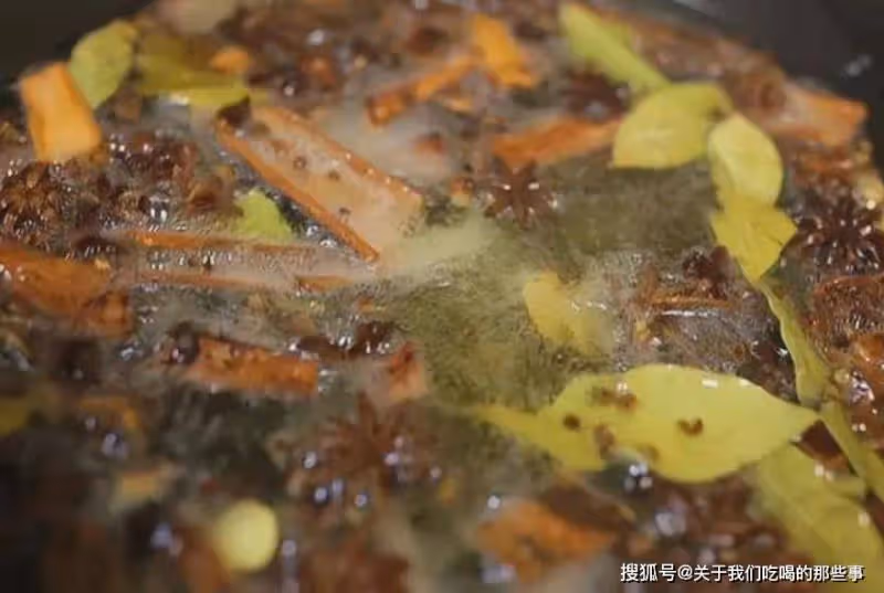 調餃子餡時,牢記「加1水,放1油」,肉餡鮮嫩多汁,調啥餡都賊香
