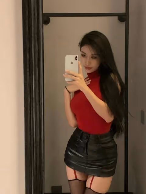 黑絲弔帶襪誘惑來襲,高跟鞋下的御姐你敢追嗎?