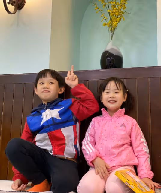 知名演員輔導孩子作業，氣到心絞痛進醫院，碩士學歷卻教不會小學