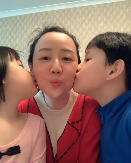知名演員輔導孩子作業，氣到心絞痛進醫院，碩士學歷卻教不會小學