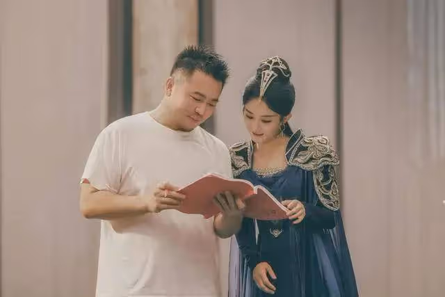 《與鳳行》導演鄧科：趙麗穎是一如既往的優秀和敬業