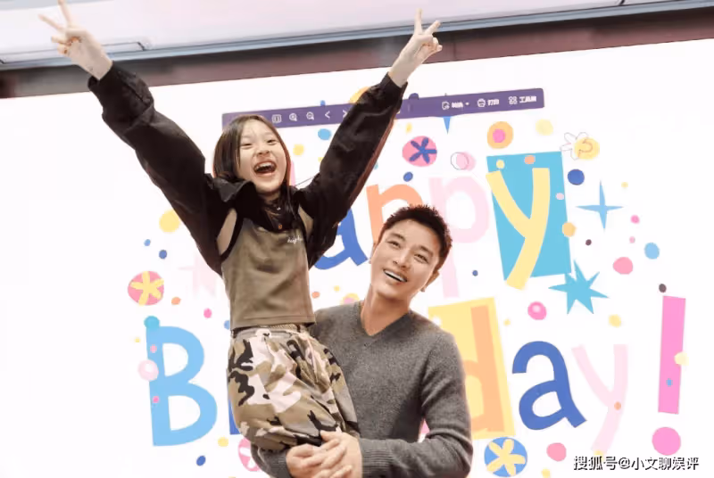 賈乃亮40歲生日，甜馨送的禮物讓他樂開了花，父女倆宛如一個模子