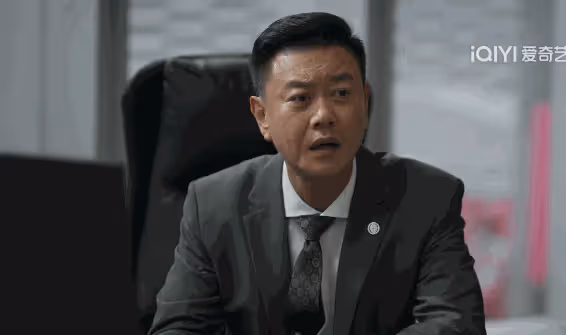 馮嘉怡憑藉《城中之城》出圈,不僅演技收穫好評,還帶火一句台詞