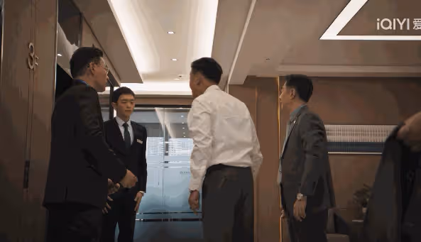 馮嘉怡憑藉《城中之城》出圈,不僅演技收穫好評,還帶火一句台詞