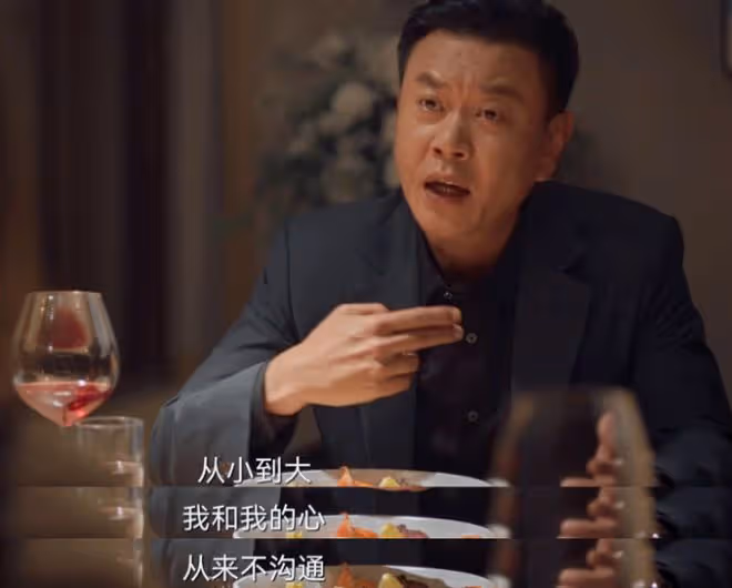 馮嘉怡憑藉《城中之城》出圈，不僅演技收穫好評，還帶火一句台詞