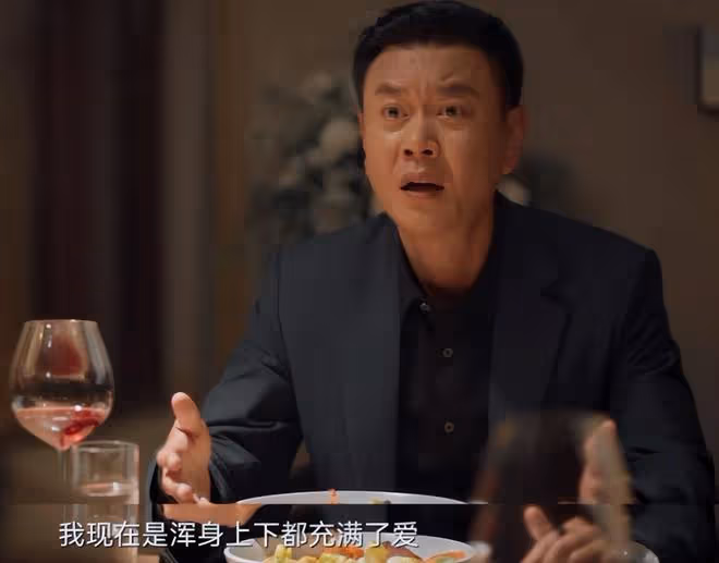 馮嘉怡憑藉《城中之城》出圈，不僅演技收穫好評，還帶火一句台詞