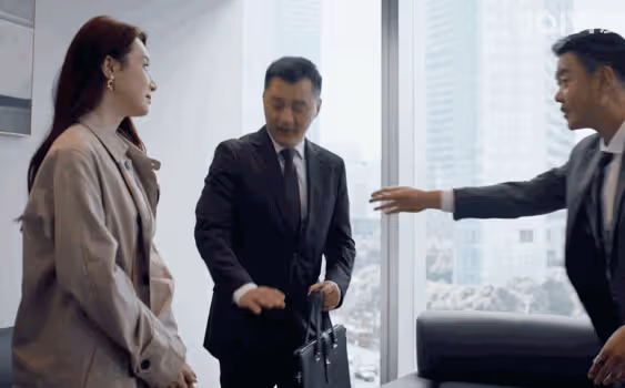 馮嘉怡憑藉《城中之城》出圈，不僅演技收穫好評，還帶火一句台詞