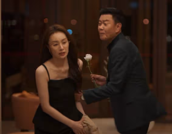 馮嘉怡憑藉《城中之城》出圈，不僅演技收穫好評，還帶火一句台詞