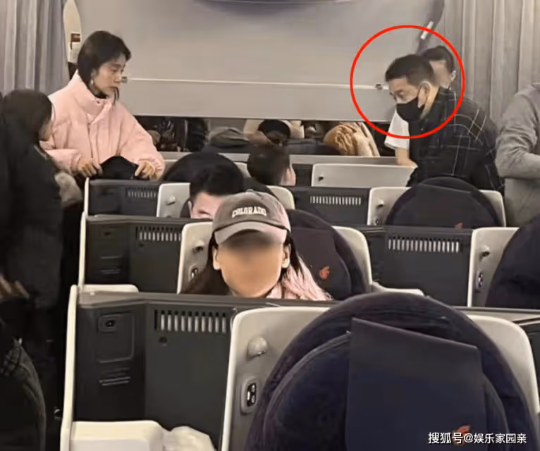 曝黃磊一家在飛機上態度傲嬌，女兒多多言語衝撞遭美女富婆回懟！