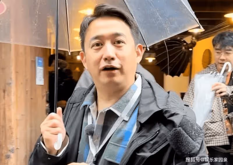 曝黃磊一家在飛機上態度傲嬌，女兒多多言語衝撞遭美女富婆回懟！