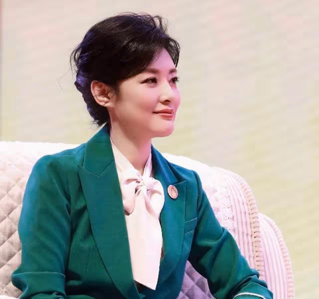 周濤調侃龍洋:誰會獲得2024詩詞大會冠軍?龍洋的回答夠笑三天