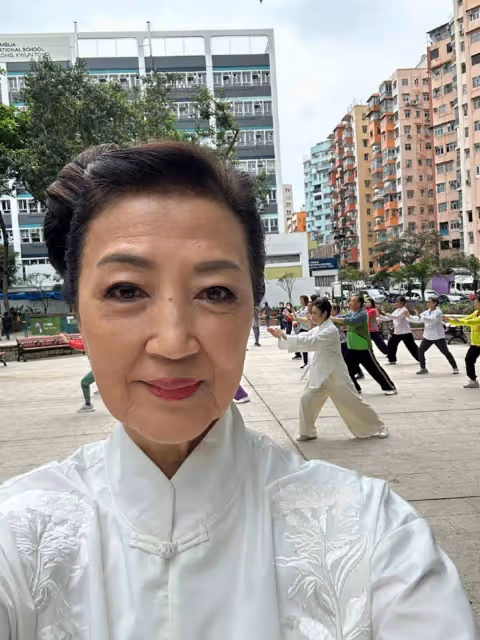 TVB金牌綠葉原來是「富婆」,收藏價值上百萬手袋,依然搭小巴出行