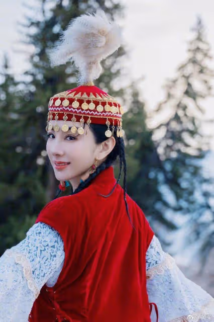 黃奕帶女兒出遊,11歲鐺鐺近照變化大好漂亮,身高猛躥直追媽媽