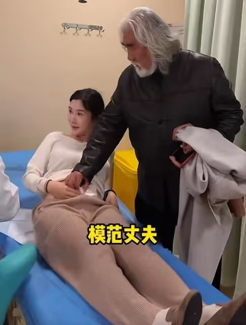 72張紀中陪孕妻產檢，四胎寶寶非常健康，老父親聽到胎心感動落淚