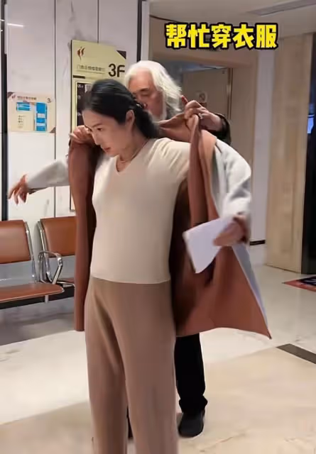 72張紀中陪孕妻產檢，四胎寶寶非常健康，老父親聽到胎心感動落淚