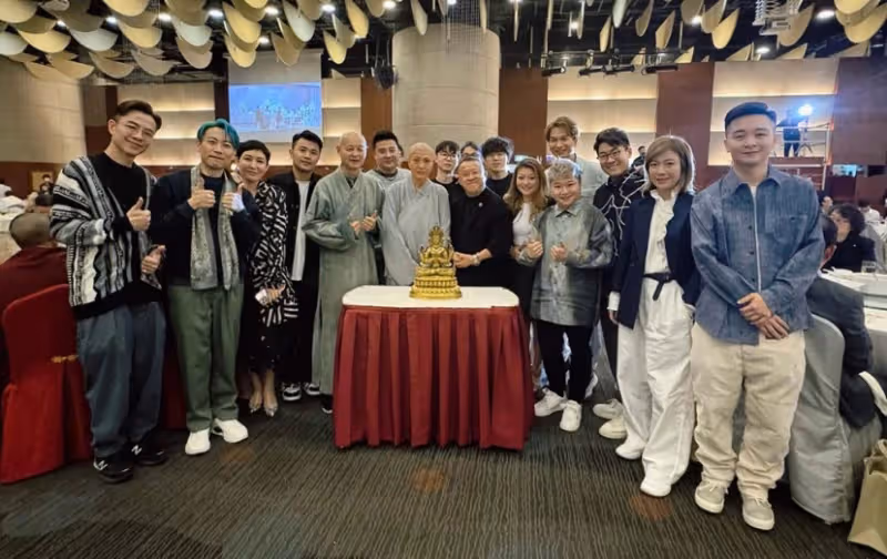 香港艷星看破紅塵剃度出家,罕見現身變滄桑,網友直呼不敢認
