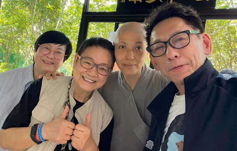 香港艷星看破紅塵剃度出家,罕見現身變滄桑,網友直呼不敢認