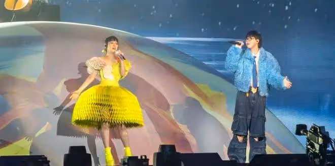 TVB人氣小花相隔半年再開演唱會,淚灑舞台感激家人包容與鼓勵