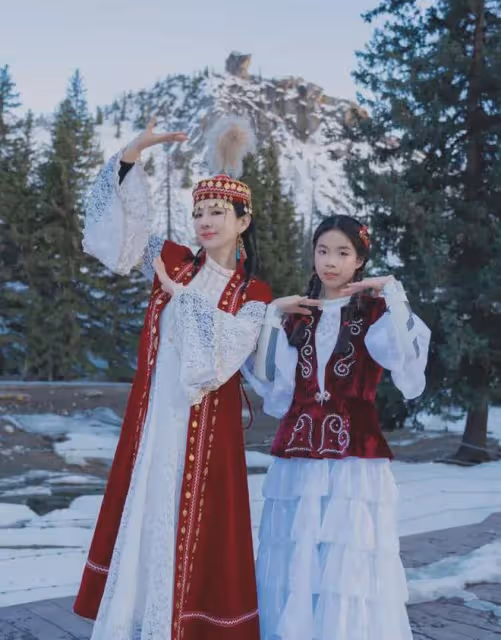 黃奕帶女兒出遊，11歲鐺鐺近照變化大好漂亮，身高猛躥追上媽媽!