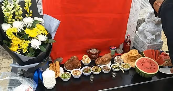 「再餓莫吃墳前供，再累莫坐人肉凳」是什麼意思，表達了什麼智慧