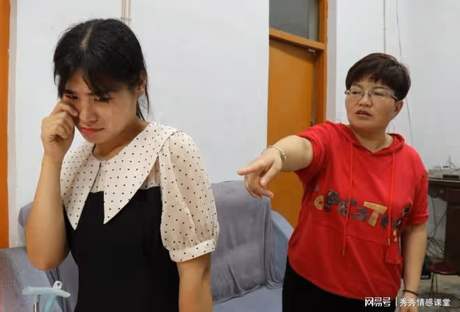 兒媳：留下你的工資卡，走人！婆婆：走人行，工資卡休想要