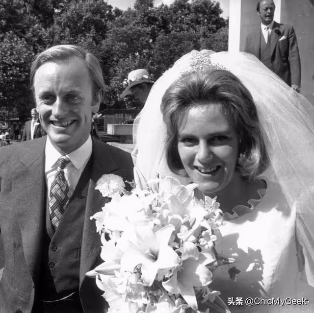 查爾斯、卡米拉結婚19周年，揭秘小三變王后的王冠珠寶隱喻！