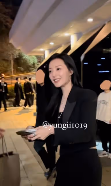《淚之女王》金智媛素顏花絮照超反差萌！清純風穿搭大勝女王形象