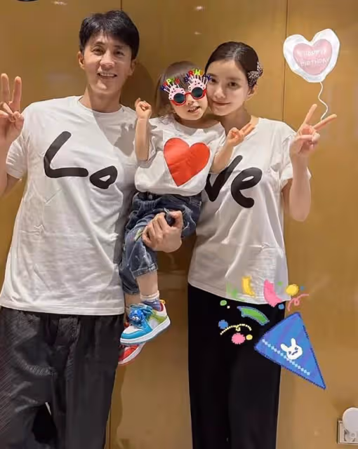 杜淳夫婦曬全家福為女兒慶生，3歲小蛋餃像爸又像媽，顏值超高