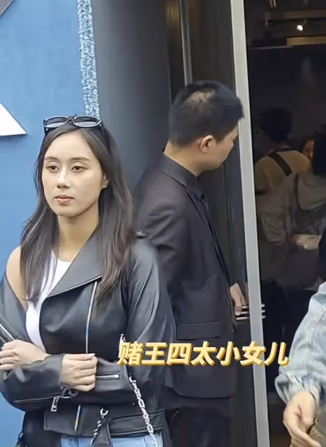 被說長得像利智的何超欣到底算不算美人，看她近照生圖就知道了