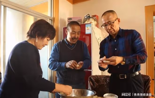 兒子打電話讓我去他家養老我直接拒絕，親家說我不識抬舉，我冷笑