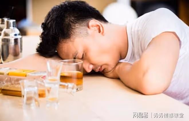 那年我上高中，借宿在鄰居家一年，參加工作後，鄰居的女兒來找我