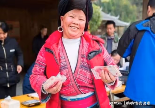 父親去世那年春節，我們一家沒錢過年，那晚下雪天我家傳來敲門聲