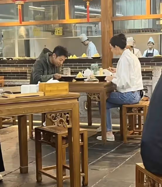 撒貝寧張馨予意外同框,娛樂圈的奇妙緣分引深思