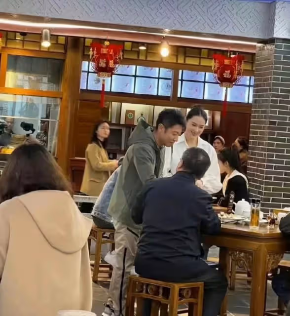撒貝寧張馨予意外同框,娛樂圈的奇妙緣分引深思