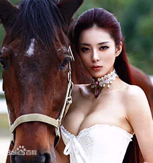 艾尚真否認與范曾結婚!她有黃金臀和九頭身比例性感火辣