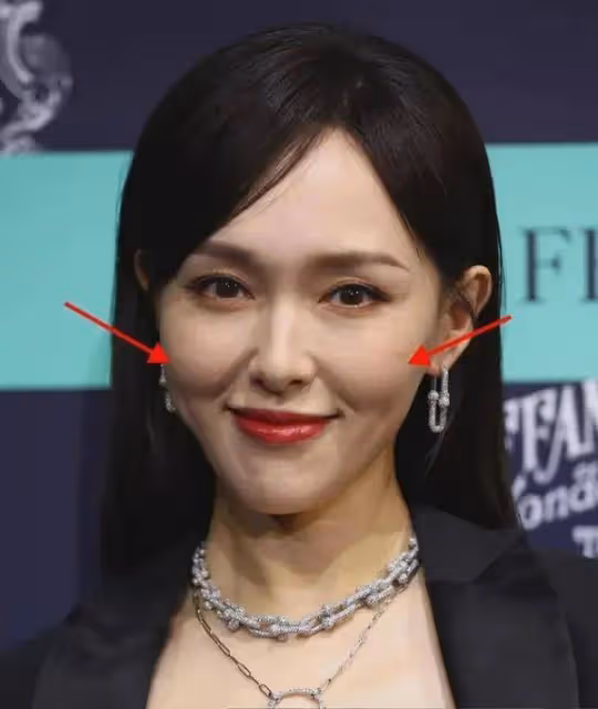 40歲唐嫣生圖露出事業線大美腿!網友卻嘆息她美人遲暮