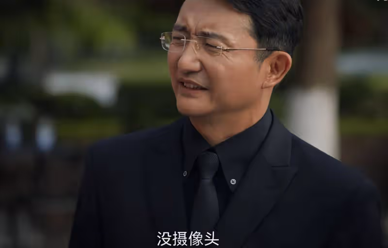 借著於和偉的「東風」,54歲的馮嘉怡終於火了,只是晚了18年