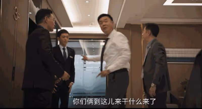 借著於和偉的「東風」,54歲的馮嘉怡終於火了,只是晚了18年