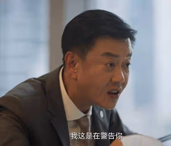 借著於和偉的「東風」,54歲的馮嘉怡終於火了,只是晚了18年