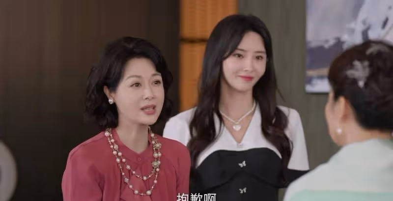 風情萬種、嫵媚至極,看到27歲王梓薇,才知道什麼是真正的情婦