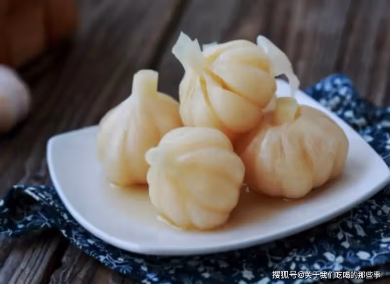 腌糖蒜,只放糖和醋不正宗,只需多加3樣,更酸甜更爽脆,耐保存
