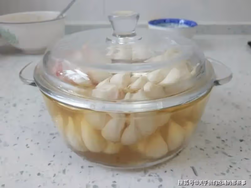 腌糖蒜,只放糖和醋不正宗,只需多加3樣,更酸甜更爽脆,耐保存