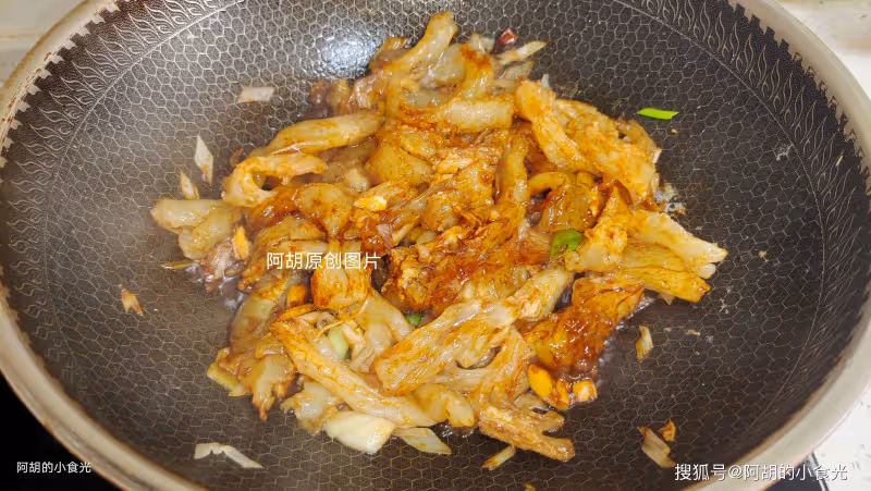 這菜不起眼,卻是絕佳「高鉀菜」!花樣搭配燒一盤,滑嫩好味,口口軟糯太絕了