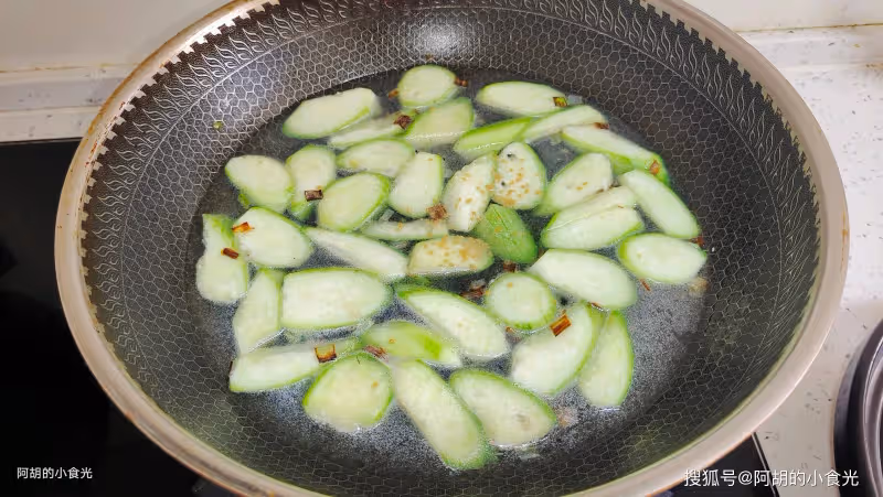 陽春三月,雞湯骨湯不如喝此湯!每天都安排一碗,清潤十足,一直喝到夏天剛好