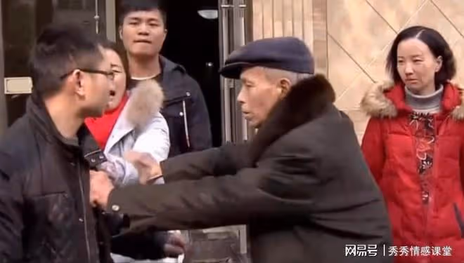 花了80W在村裡蓋座院子，弟弟的岳父母住了三年，現在我很想賣房