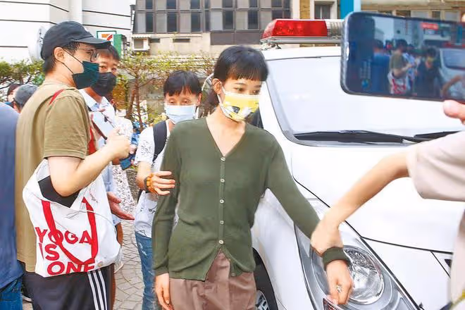 張小燕後悔讓孟耿如嫁給黃子佼，聲稱對不起孟耿如，贊成她離婚