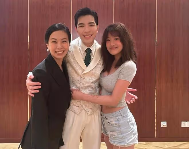 同一天露面的5個星二代，朱茵女兒最惹人愛，梧桐妹最會享受自由