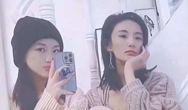 李嫣的嘴巴完全好了，一家四口合影照公開，和後媽互稱姐妹