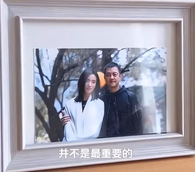 李嫣的嘴巴完全好了，一家四口合影照公開，和後媽互稱姐妹