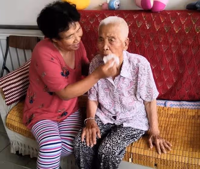 媽都被氣病了,先假離婚,哄哄她開心,一月後求和失敗,男人痛哭